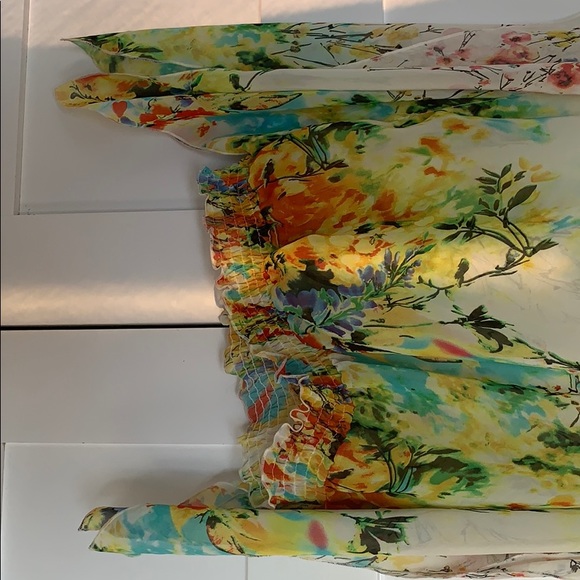 Floral Top - Picture 4 of 4